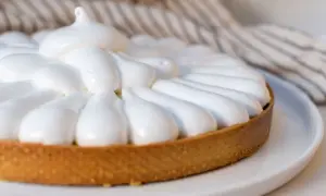 Tarte au citron avec une meringue aérienne, parfaite pour un dessert gourmand. Quelle meringue pour tarte au citron !