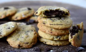 Délicieux cookies aux pépites de chocolat, parfaits pour une recette cookies facile. Un délice fondant et gourmand !