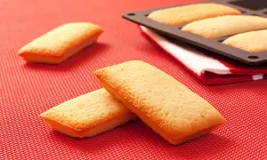 Financiers dorés, prêts à être dégustés. Une recette financier familial qui fait le bonheur de tous.