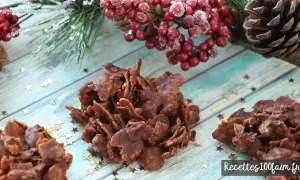 Délicieuses bouchées de recette corn flakes chocolat, parsemées d'étoiles dorées. Parfaites pour les fêtes !