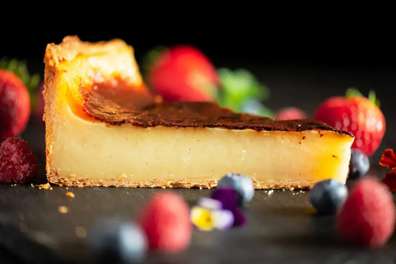 Tranche de flan on a pâte brisée, with berries and flowers.