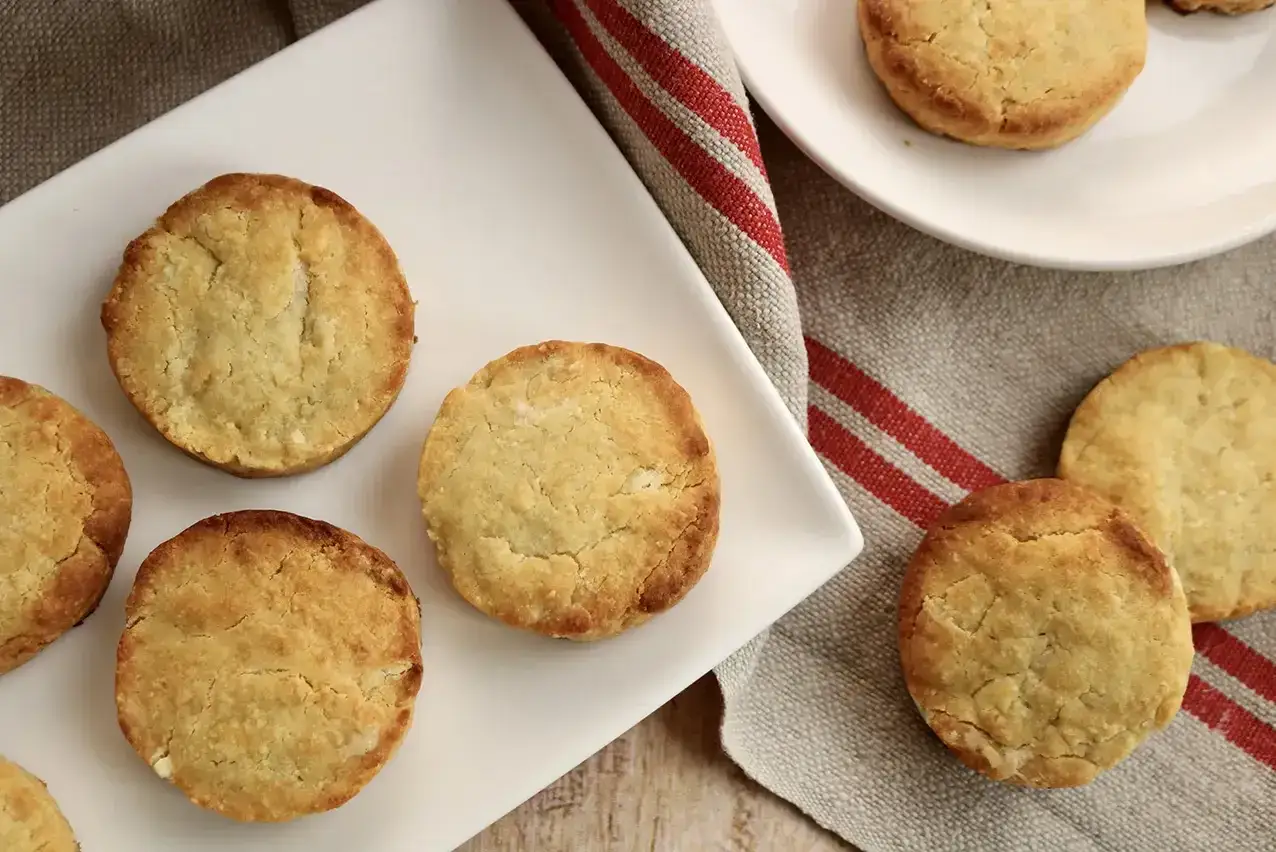 Des sablés moelleux dorés, parfaits pour accompagner votre café. Une recette simple pour un plaisir gourmand.