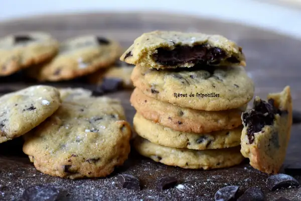 Délicieux cookies aux pépites de chocolat, parfaits pour une recette cookies facile. Un délice fondant et gourmand !