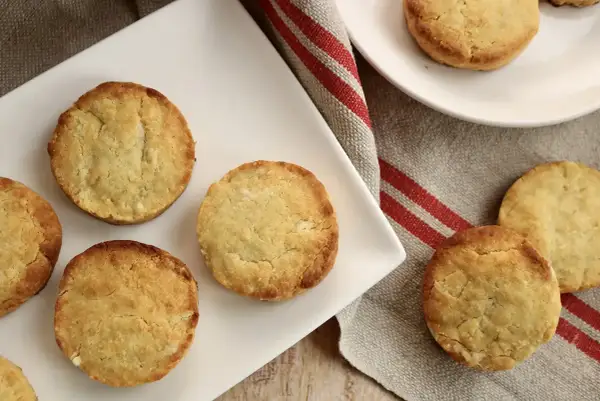 Délicieux sablés noisette moelleux, parfaits pour accompagner un café. Une recette simple et gourmande.